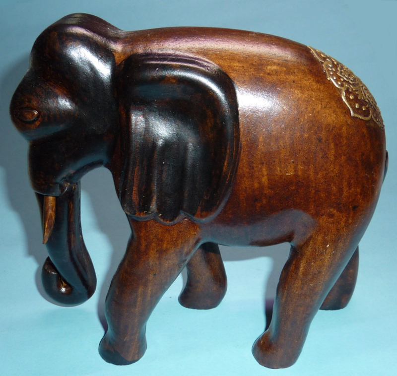Elefant mit Ornament 19 cm Holz (12 cm) 