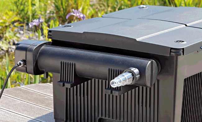 Oase Vitronic UVC Klärer 36 Watt am Filter